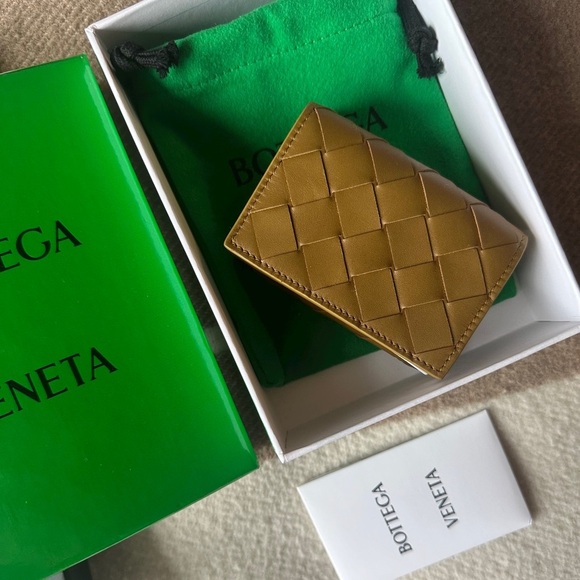 BNIB Bottega veneta trifold wallet - Picture 1 of 2